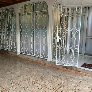  Appartement Avec Parking A Proximite De L'aeroport